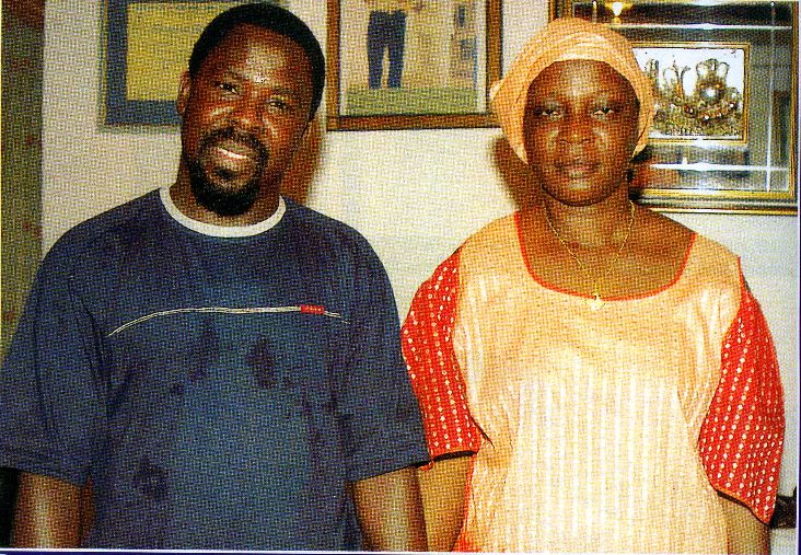 Пророк T.B. Joshua с миссис Nettie Moses Blah, женой бывшего президента Либерии