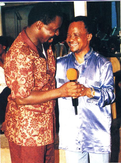 Пророк T.B. Joshua общается с Его Превосходительством Frderick Chiluba - бывшем призидентом Замбии