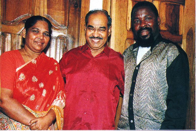 Пророк T.B. Joshua с доктором и миссис D.G.S. Dhinakaran - основателями служения зов Иисуса в Индии