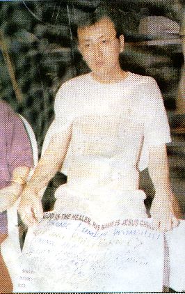 Хонг Сеонг Хун пришел в Церковь Синагога в Лагос страдая многими заболеваниями, которые заставляли его носить корсет